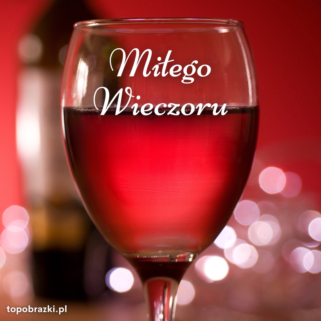 Kieliszek czerwonego wina z napisem 'Miłego Wieczoru'. Eleganckie życzenia na wieczór.