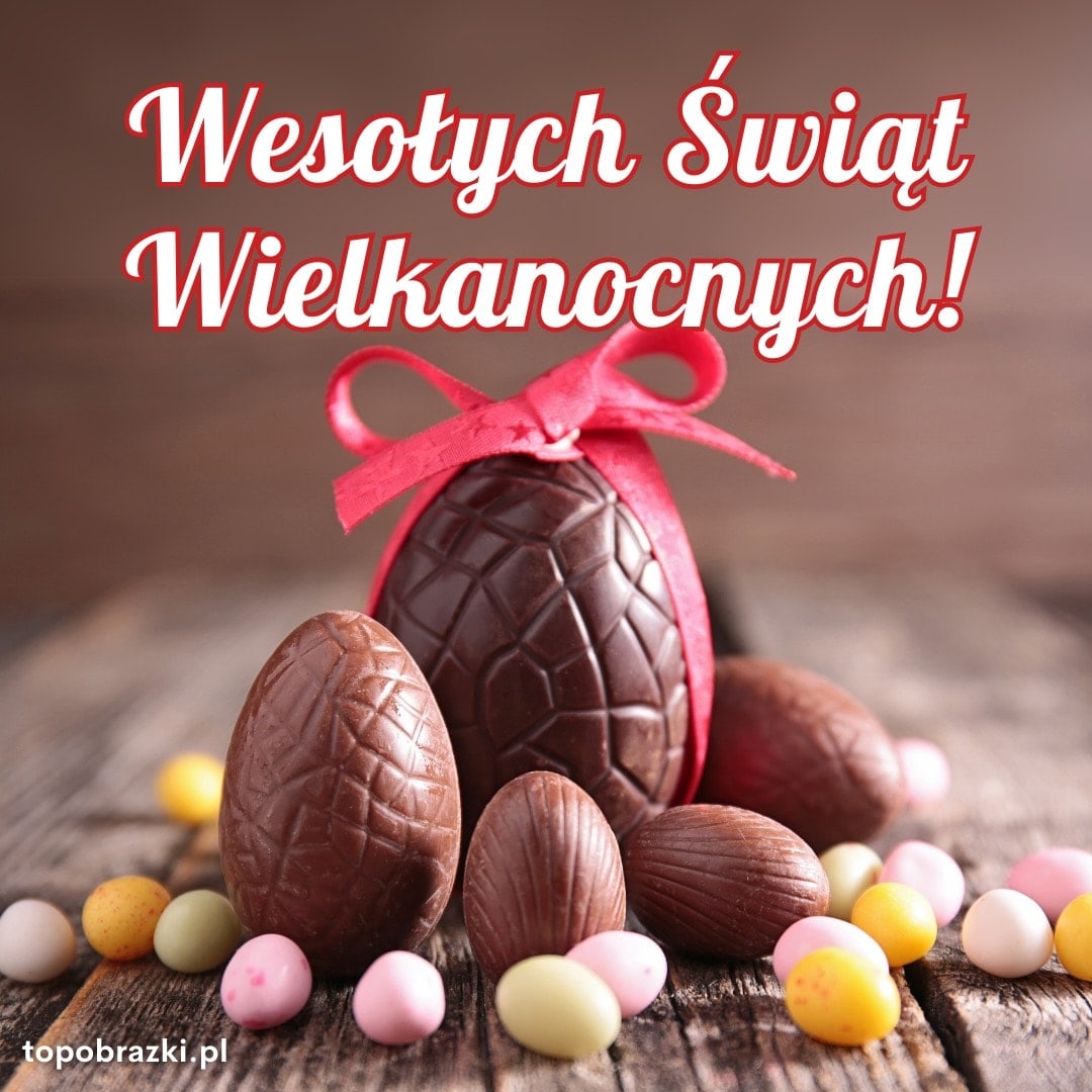 Wielkanocne czekoladowe jajka z wstążką, tradycyjne słodycze świąteczne.