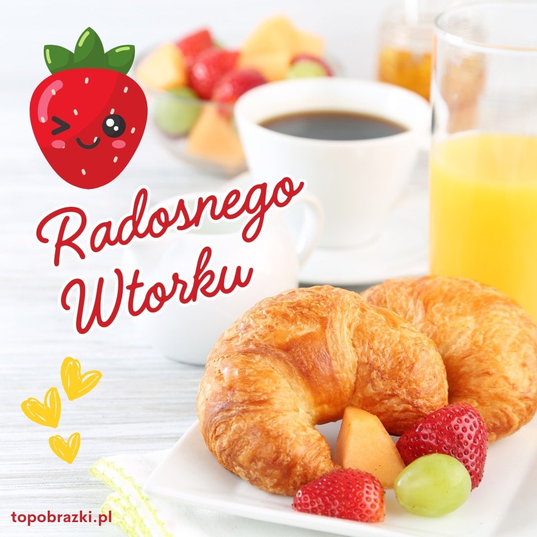 Śniadanie z kawą, sokiem owocowym i rogalikami na radosny wtorek.
